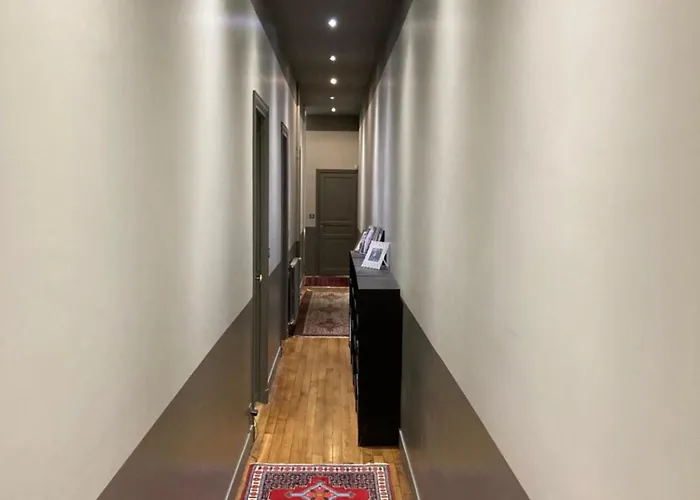 De Standing Apartment *